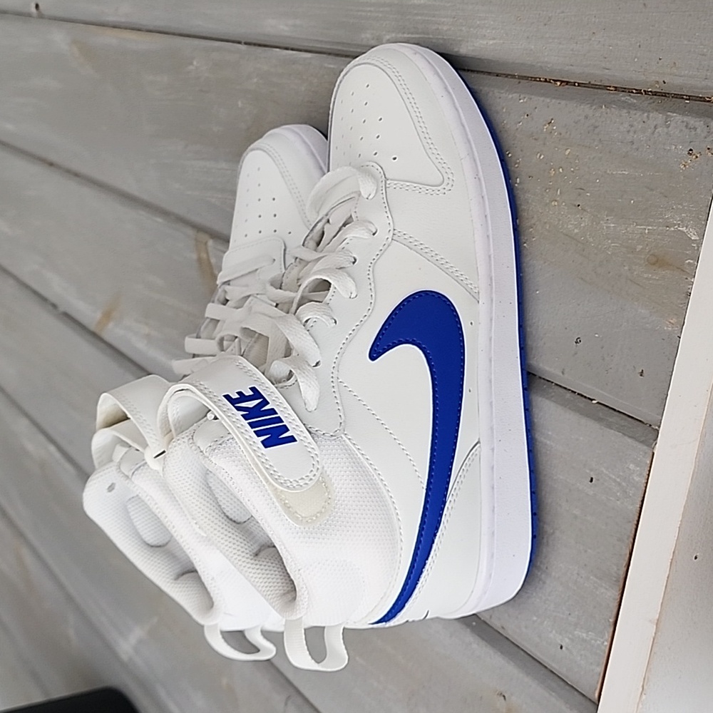 Nike big kids court Borough size 7y- Never Worn